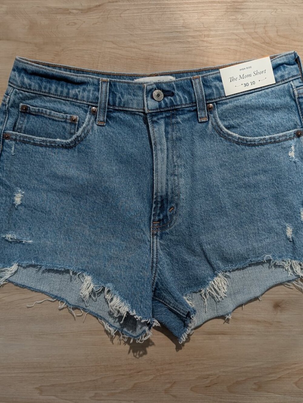 Abercrombie & Fitch High Rise The Mom Short